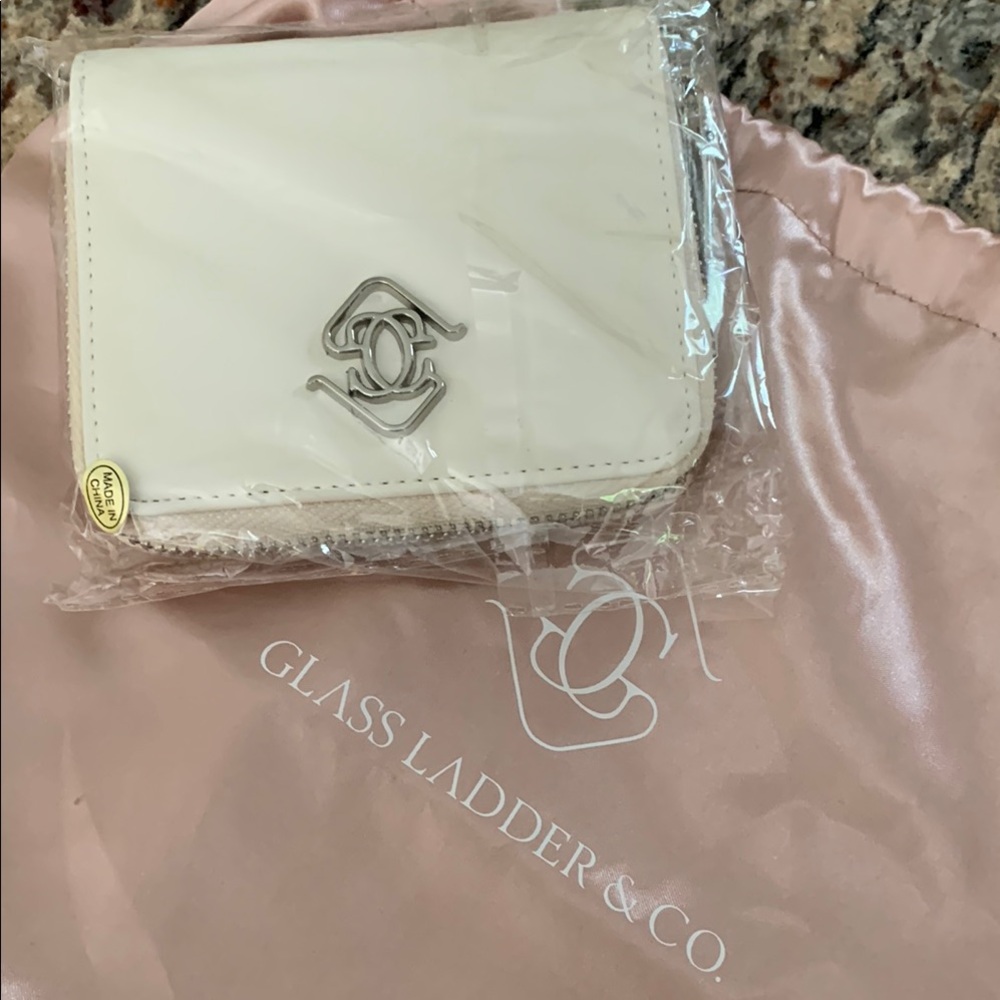 Glass Ladder & Co Susan Creme Bi-fold Wallet w RFID coating! NWT! - Picture 2 of 8